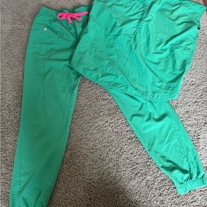 Rafaela Oversized Scrub Top/ Safety Green - Small FreeX